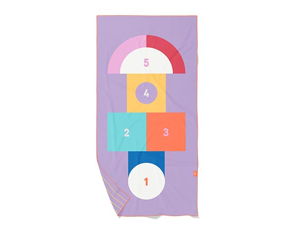 PlayTowel M Microfibre Hopscotch (140 x 70cm) de Quut Play Towels